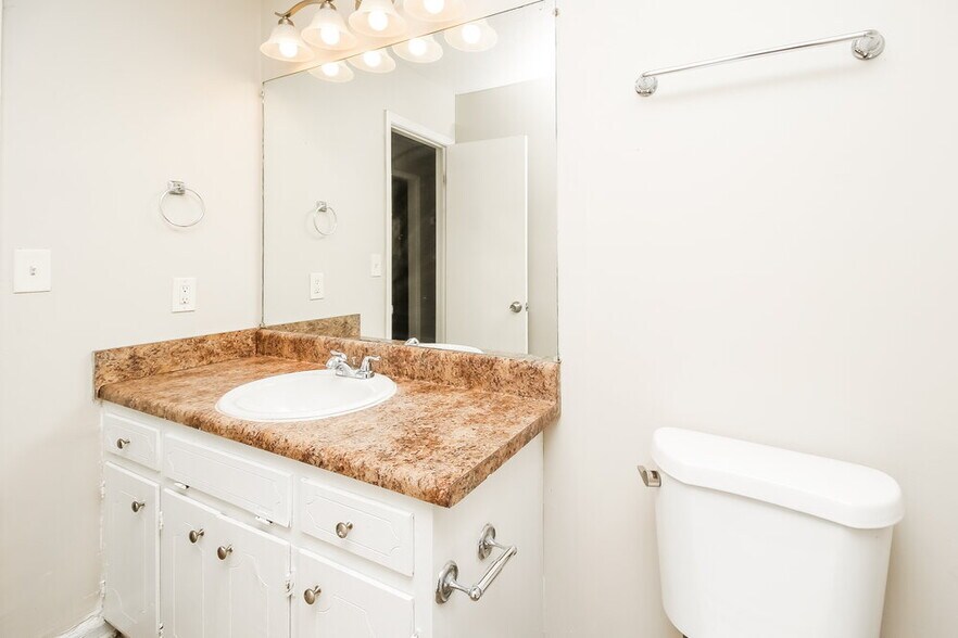 Building Photo - 9050 Spillers Dr SW