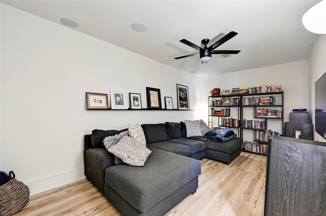 Building Photo - 9702 Oriole Dr