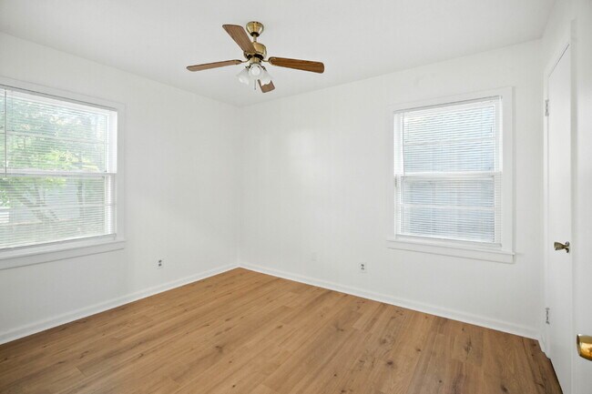 Building Photo - Cozy 2-Bedroom Home with Detached Garage Available for Summer 2026 Pre-Lease