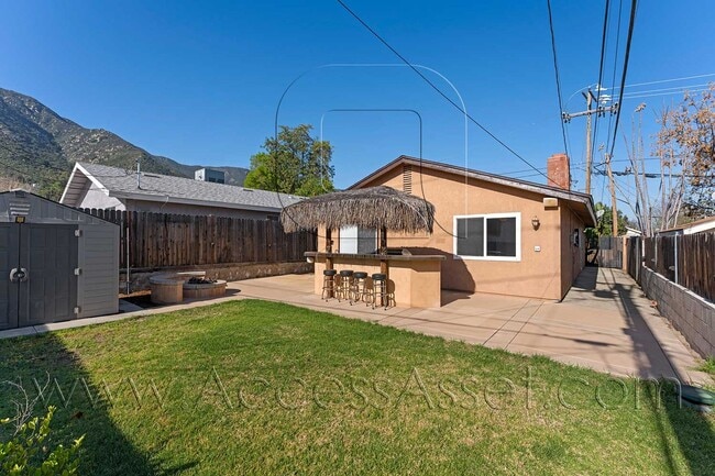 Building Photo - Stunning Mountain Views and Serene Living on Wood Street