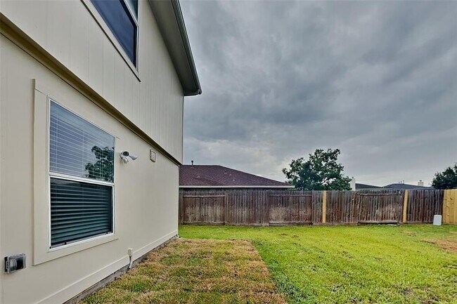 Building Photo - 2506 Buckminster Dr