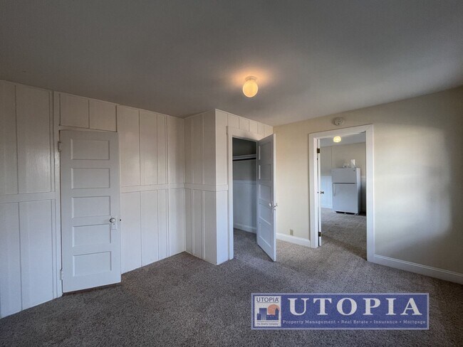 Building Photo - 204 Hollister Ave