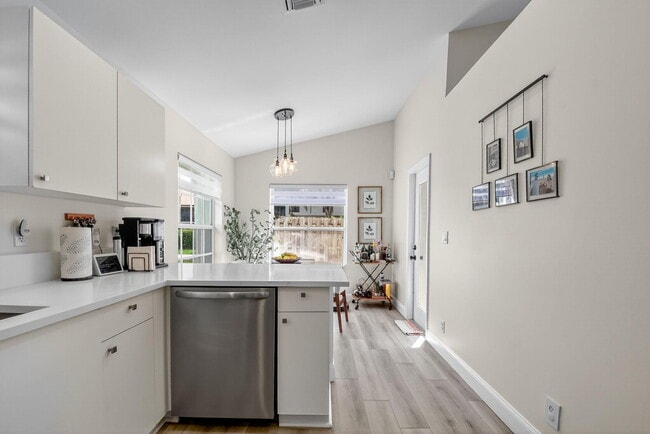 Building Photo - 1866 Capeside Cir