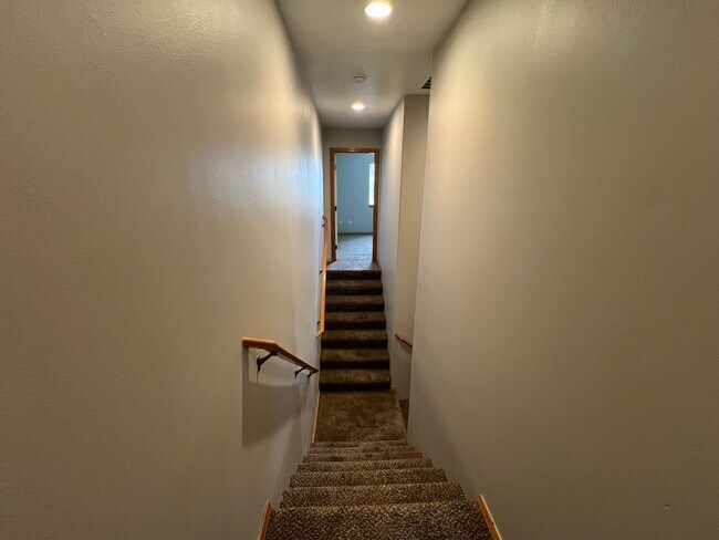 Building Photo - 747-747 SE Tampa St