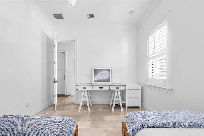 Building Photo - 11091 Bitternut Hickory Ln