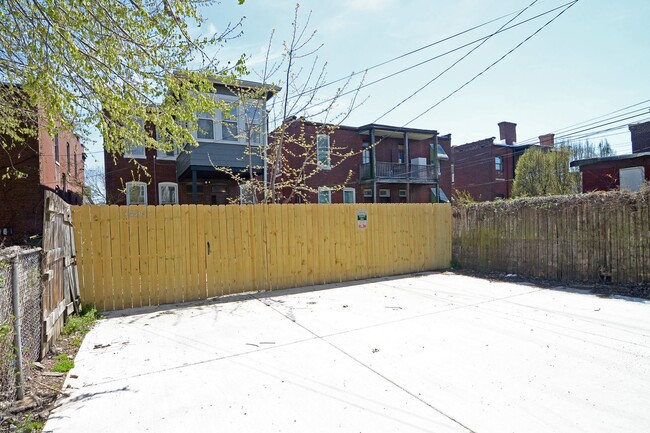 Building Photo - 3449 Iowa Ave