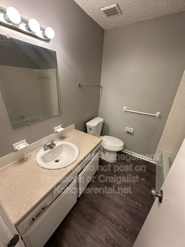 Building Photo - 9223 E 54th St