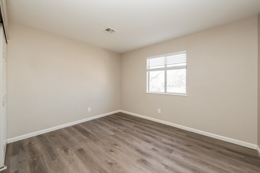 Building Photo - 6101 Bardstown Dr