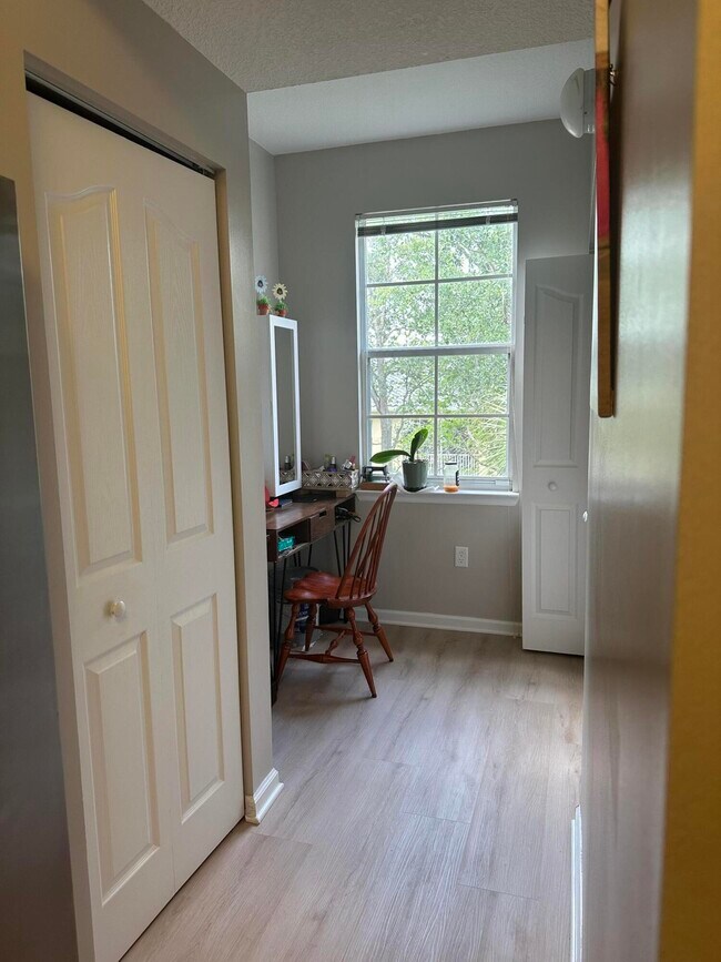 Building Photo - 9825 Baywinds Blvd