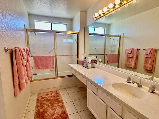 Building Photo - 105 Durango Cir