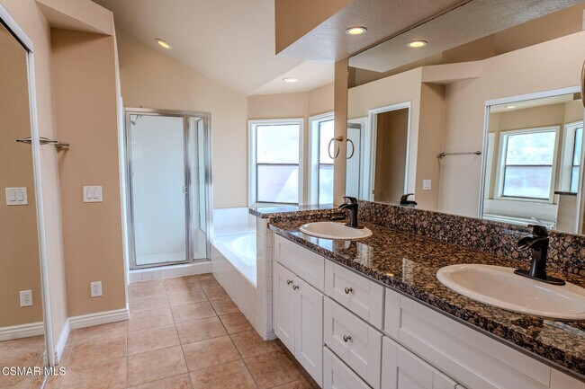Building Photo - 2704 Simi Hills Ln