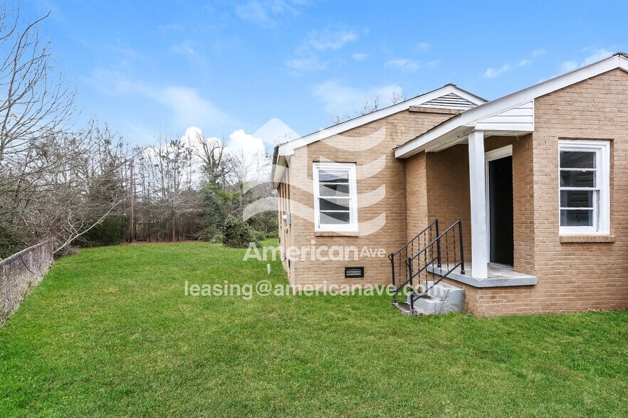 Building Photo - 409 Emma St