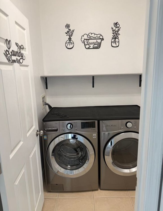 Building Photo - 531 Hedgewood Dr