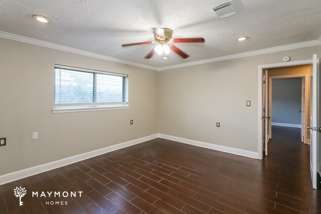 Building Photo - Houston Ranch-Style Home