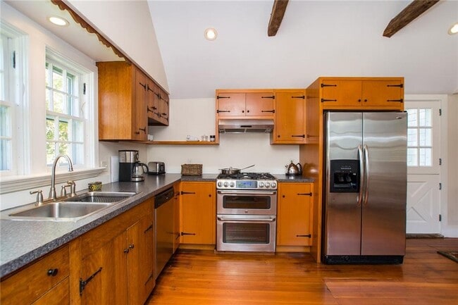 Building Photo - 15 Snell Rd