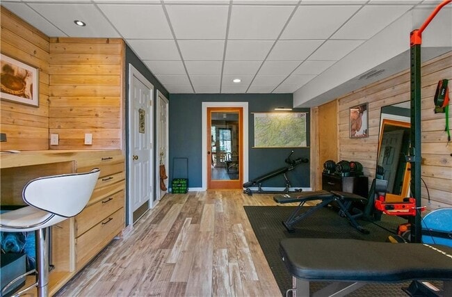 Building Photo - 565 Harold Ave NE