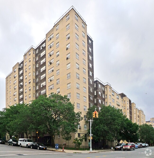 Primary Photo - 70 Clymer St