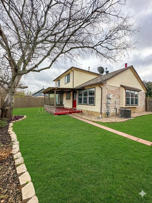 Building Photo - 6419 Chimney Nest