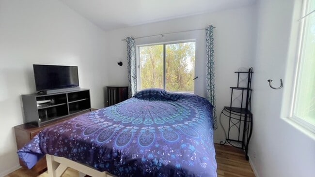 Building Photo - 2BR/1BA Furnished Home – Available June 1 – Screened Lanai, Fiber Internet, W/D