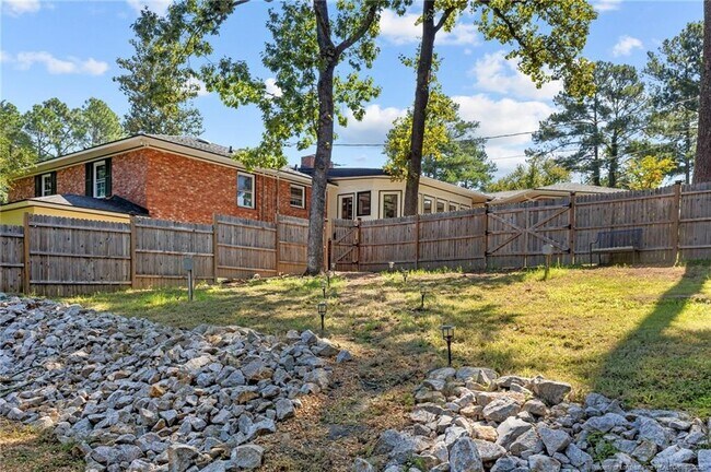 Building Photo - 2405 Morganton Rd