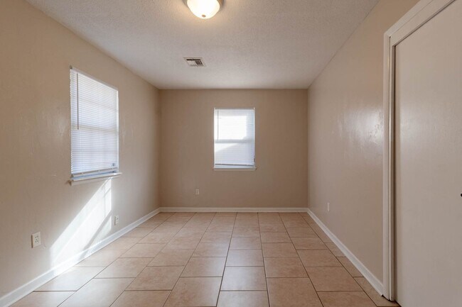 Building Photo - Spacious 3BD/1.BTH Home in Spencer