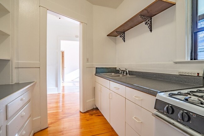 Interior Photo - Heights Court