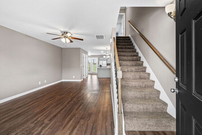 Building Photo - 2 Bedroom Condo For Rent With Community Swimming Pool!