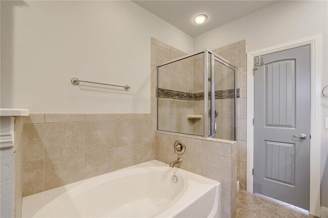 Building Photo - 430 Old Fitzhugh Rd