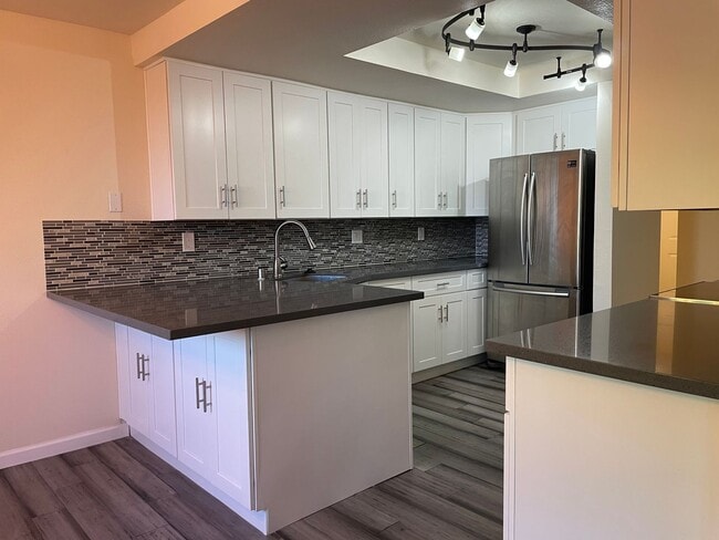 Building Photo - $500 off 1st months rent!!  Bright and Modern Northgate Condo!