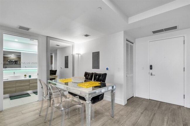 Building Photo - 121 NE 34th St