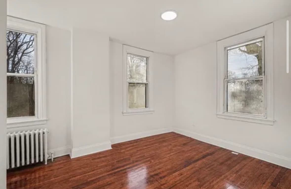 Building Photo - 406 E 38th St