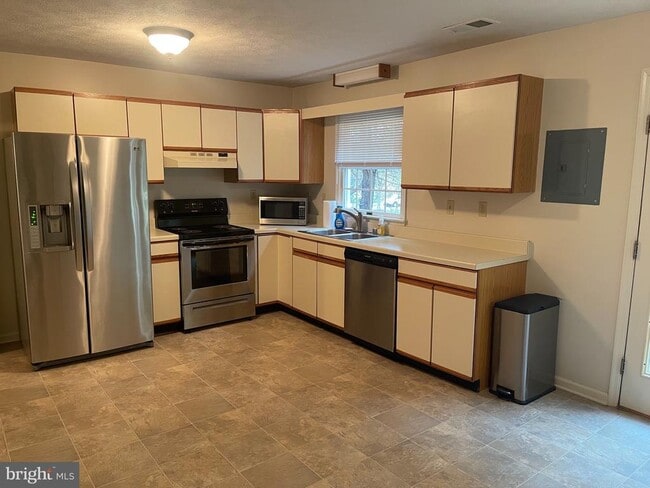 Building Photo - 407 Tudor Dr