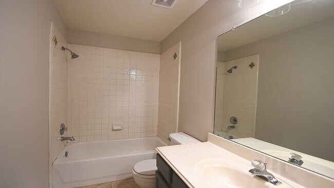 Building Photo - 15223 Stoneyview Dr