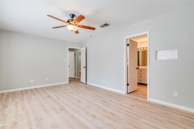 Building Photo - 13808 Lothian Dr