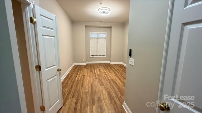 Building Photo - 793 Garden District Dr