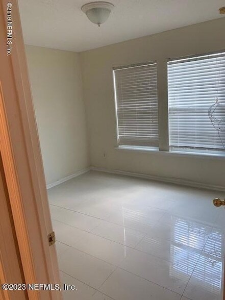 Building Photo - 4723 Pine Lake Dr