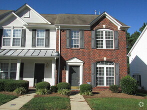 Building Photo - Brick Front End Unit-Townhouse