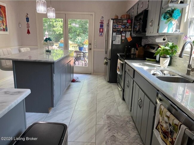 Building Photo - 3012 Lexham Rd