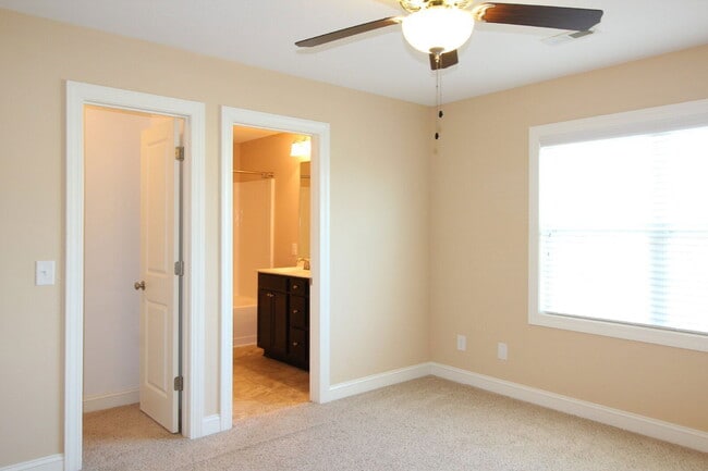 Building Photo - 120 Chandler Dr