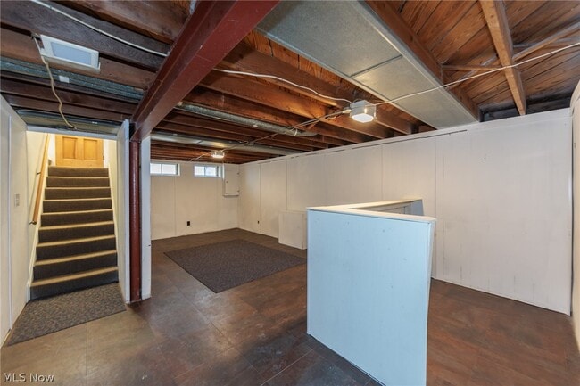 Building Photo - 762 E 305th St