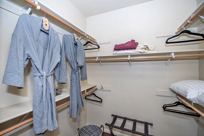 Building Photo - "Fully-Furnished 3-Bedroom, 2-Bathroom Home!"