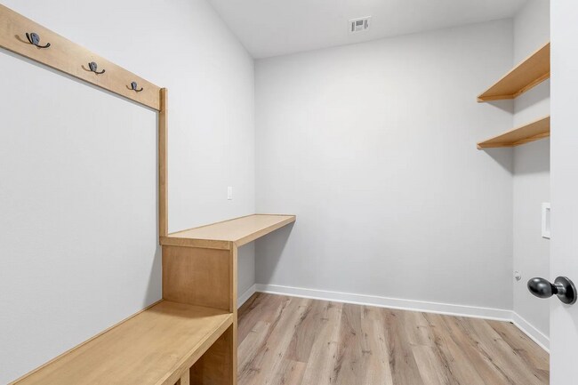 Building Photo - 2123 E Elk Rdg Ave