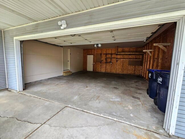 Building Photo - 101 Meadowpark Dr