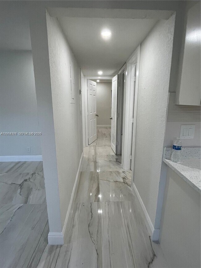 Building Photo - 8011 NW 44th Ct