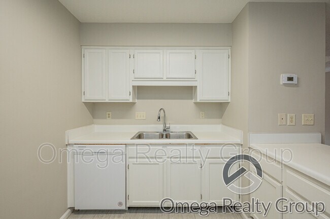 Building Photo - 8508 English Oak Loop