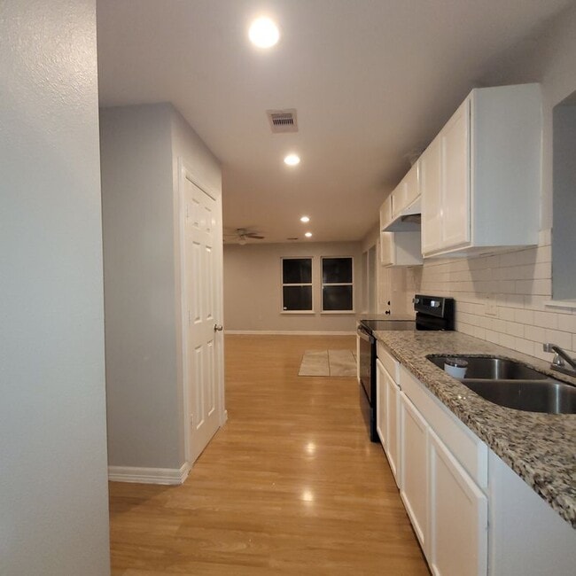 Building Photo - 7608 E Magnolia, B