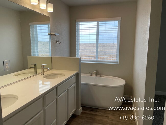 Building Photo - 2403 Sunrise Ln