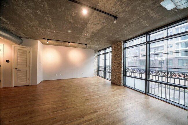 Building Photo - 1005 S Shepherd Dr