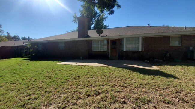 Building Photo - (3) Bed/(2.5) Bath Home on Cul-de-Sac Street AVAIL NOW!