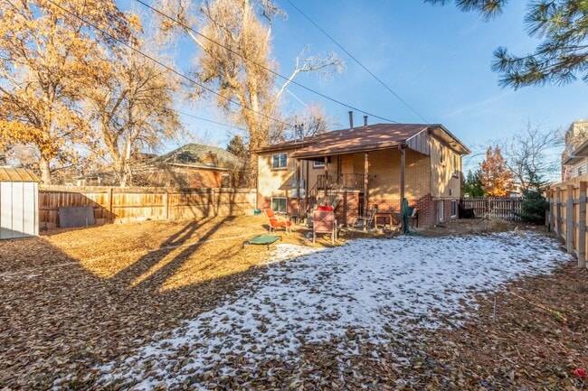 Building Photo - Charming Upper Unit Duplex in the Heart of Englewood!